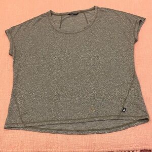 XL - The North Face wm’s green heathered Short Sleeve t-shirt